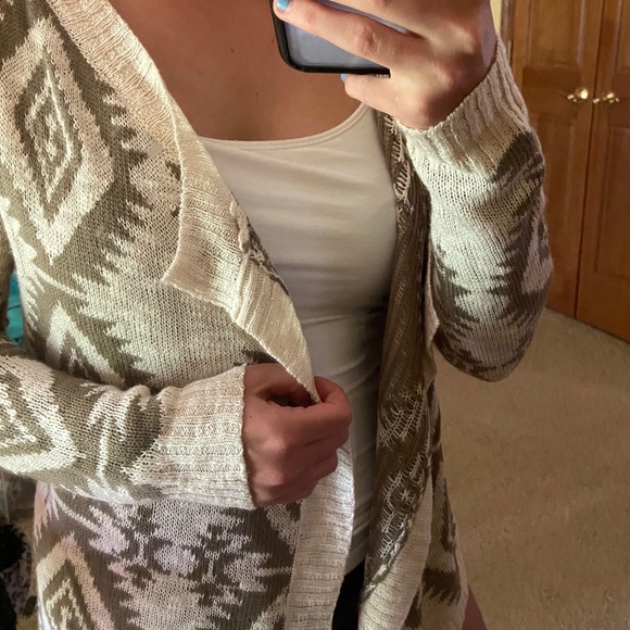 NWT Aztec Patterned Cardigan - Picture 3 of 4